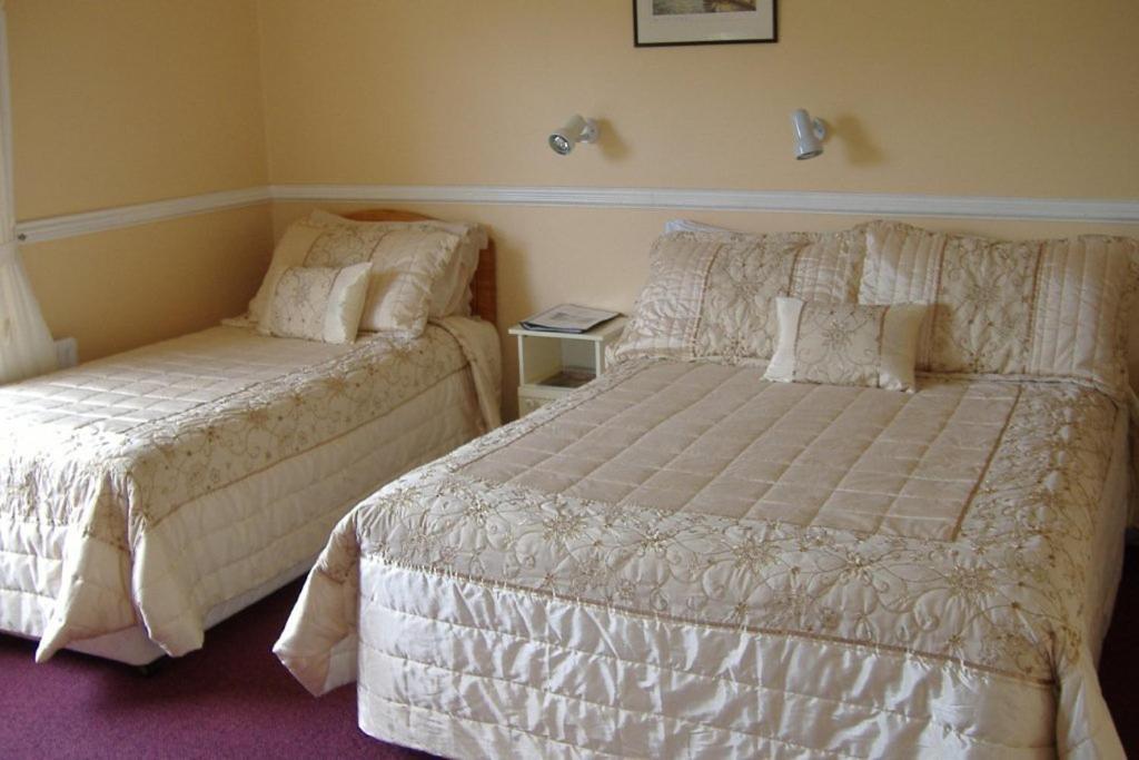 Riverwalk House B&B Oughterard Oda fotoğraf